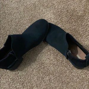 Toms women’s size 8 boots. Perfect condition.
